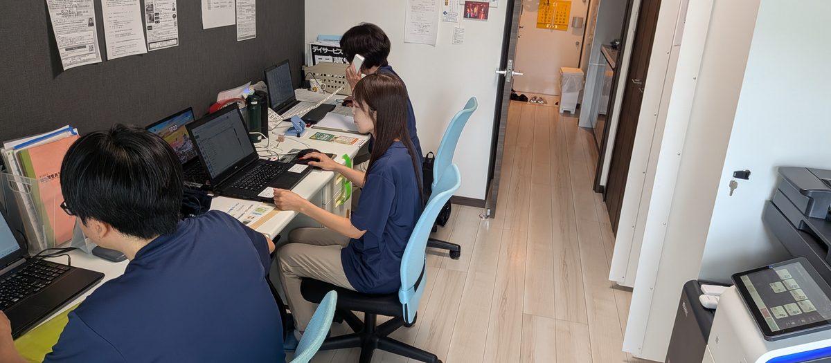 王子事業所の事務所内